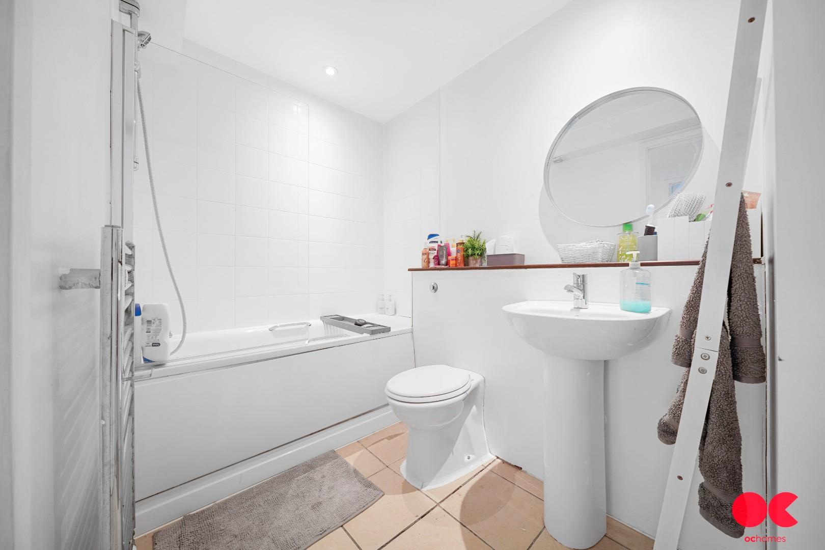 2 bed flat for sale in Kidman Close, Gidea Park  - Property Image 10