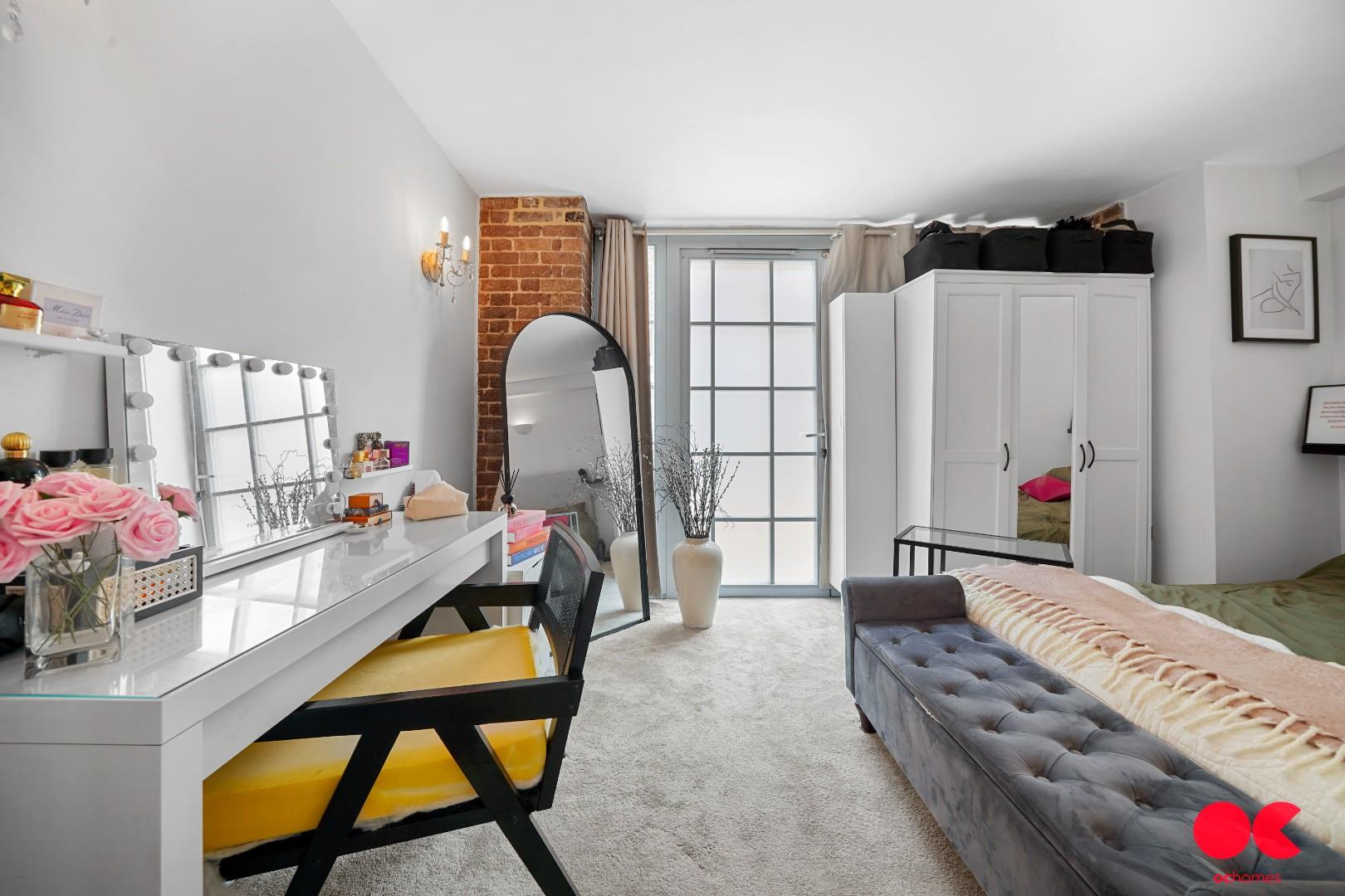 2 bed flat for sale in Kidman Close, Gidea Park  - Property Image 6