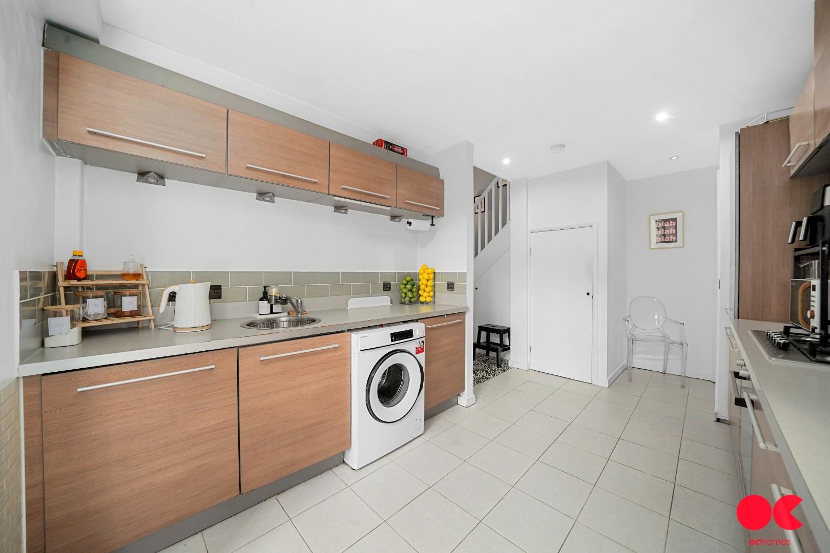 2 bed flat for sale in Kidman Close, Gidea Park  - Property Image 19