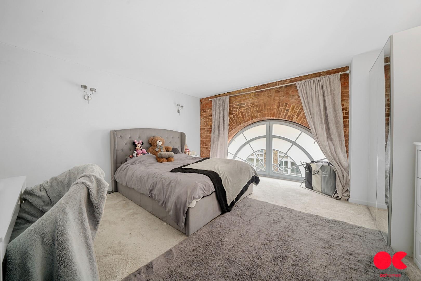 2 bed flat for sale in Kidman Close, Gidea Park  - Property Image 3