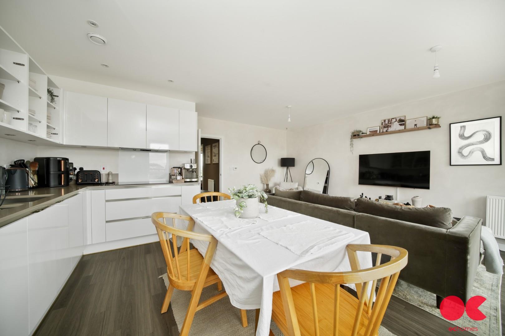 2 bed flat for sale in St. Clements Avenue, Harold Wood  - Property Image 9