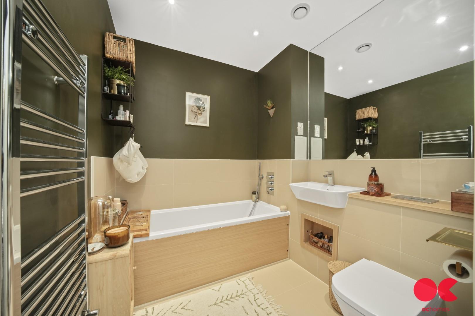2 bed flat for sale in St. Clements Avenue, Harold Wood  - Property Image 3