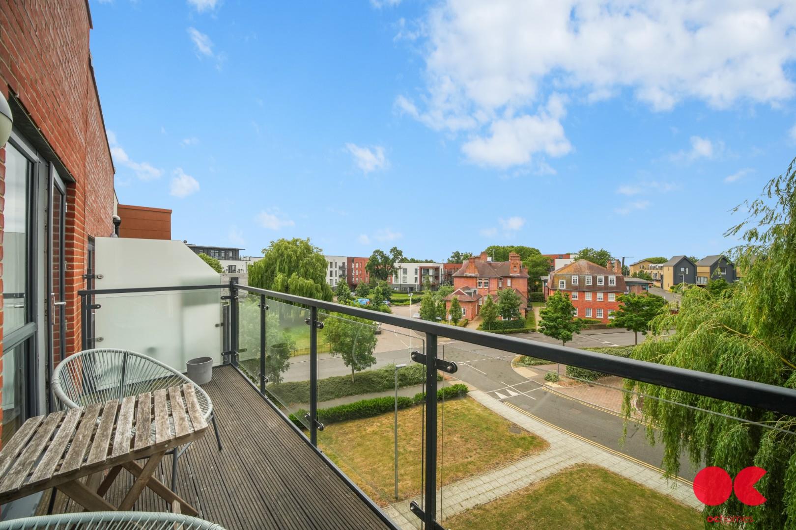 2 bed flat for sale in St. Clements Avenue, Harold Wood  - Property Image 6