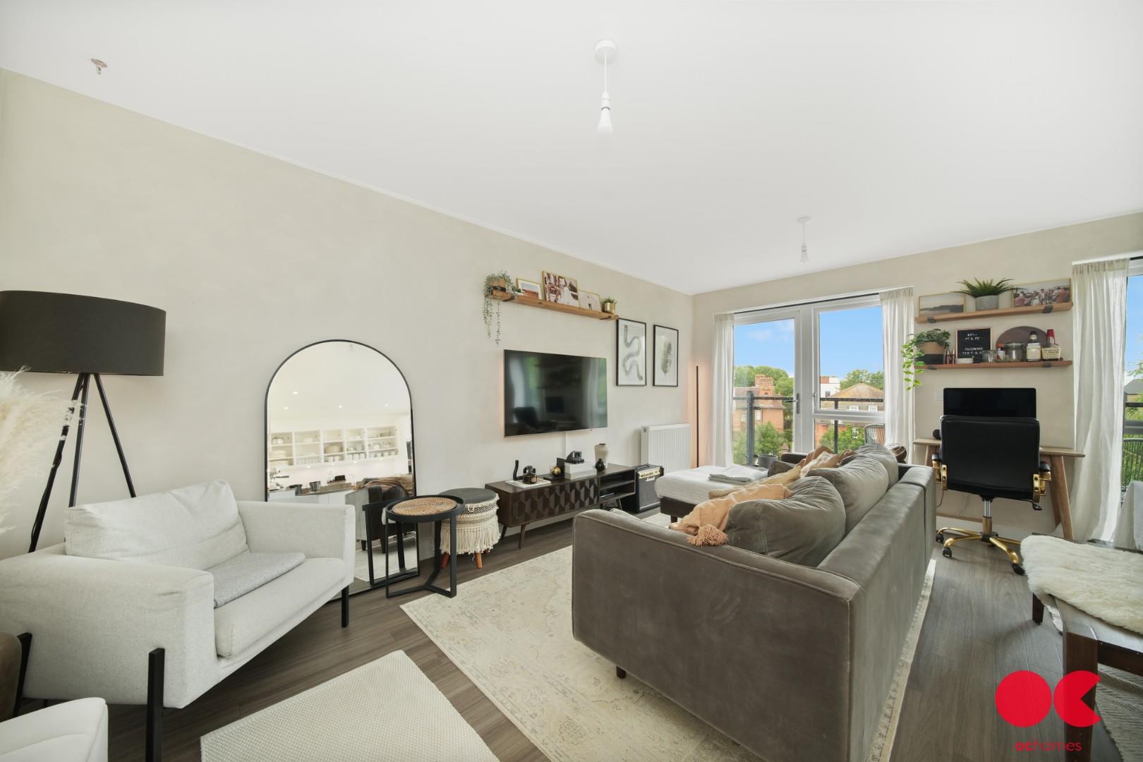 2 bed flat for sale in St. Clements Avenue, Harold Wood  - Property Image 5