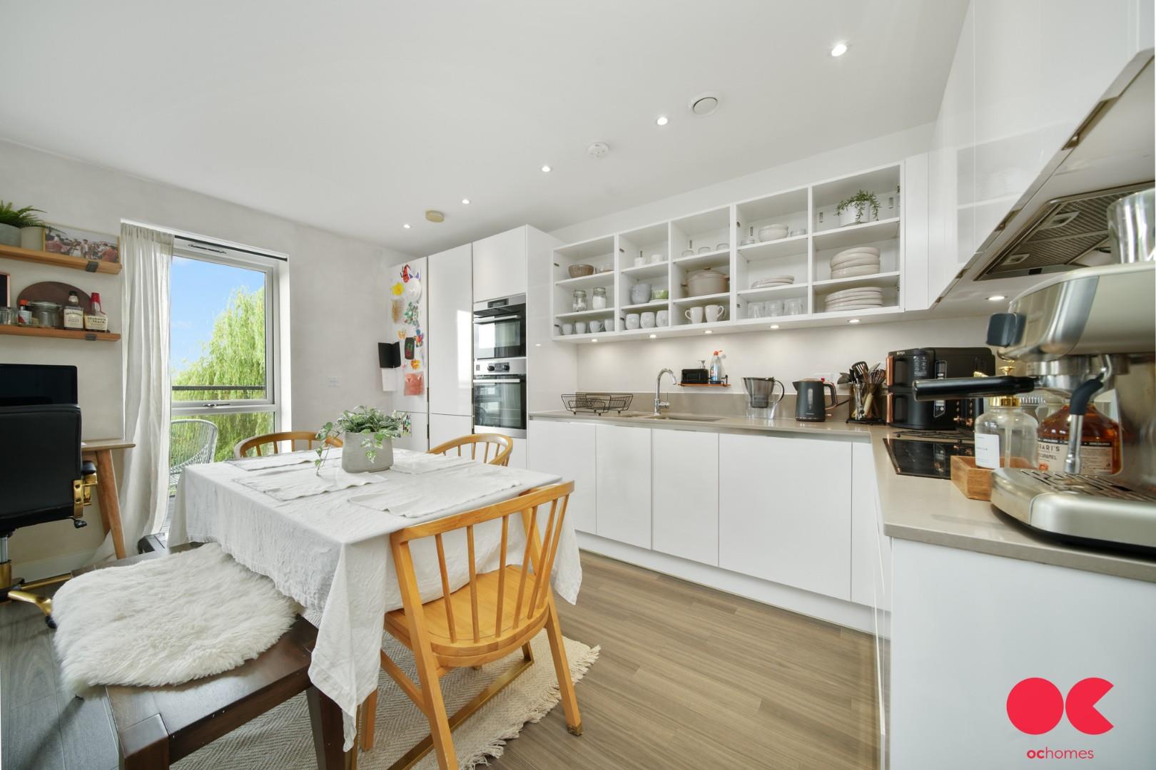 2 bed flat for sale in St. Clements Avenue, Harold Wood  - Property Image 13