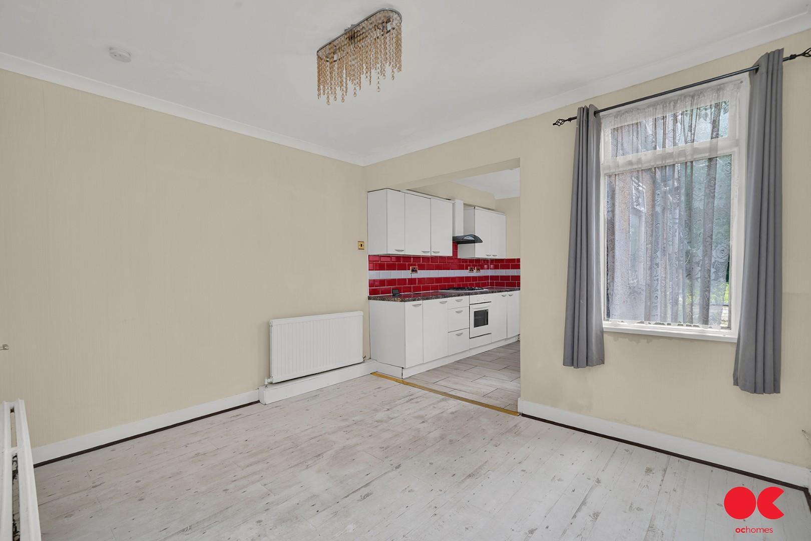 3 bed terraced house to rent in Darnley Road, Grays  - Property Image 7
