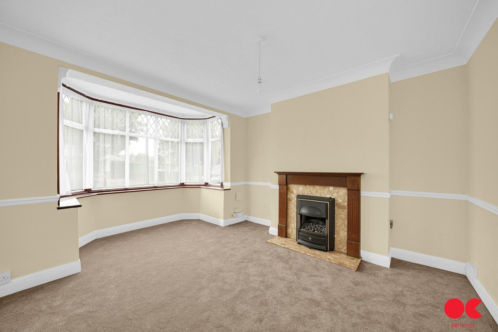 3 bed terraced house to rent in Carlton Road, Gidea Park  - Property Image 2