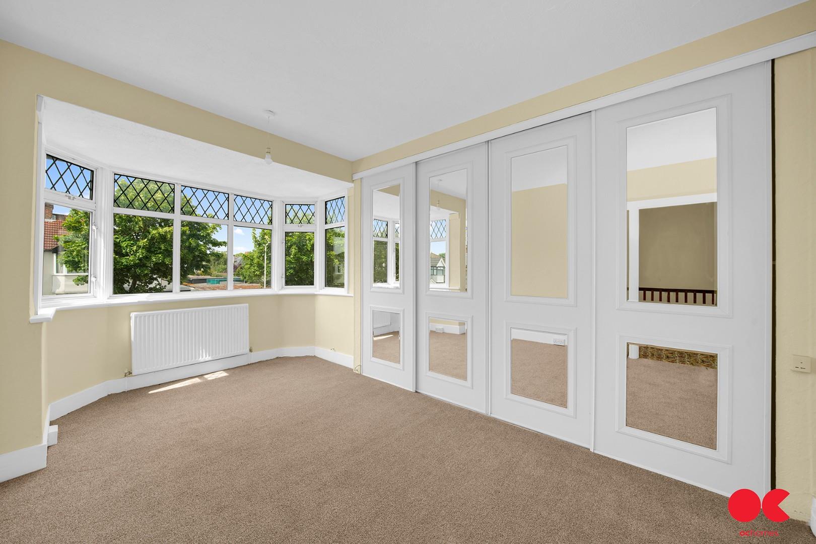 3 bed terraced house to rent in Carlton Road, Gidea Park  - Property Image 6