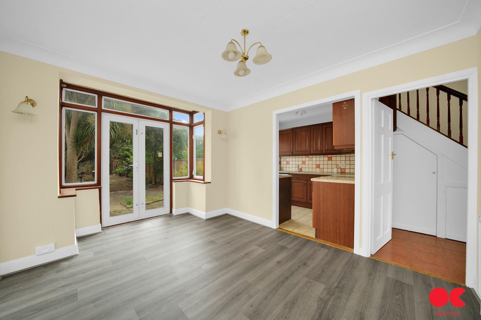 3 bed terraced house to rent in Carlton Road, Gidea Park  - Property Image 5