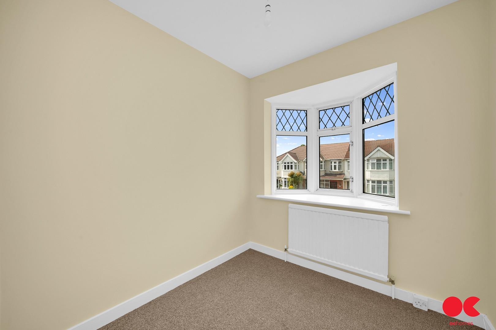 3 bed terraced house to rent in Carlton Road, Gidea Park  - Property Image 8