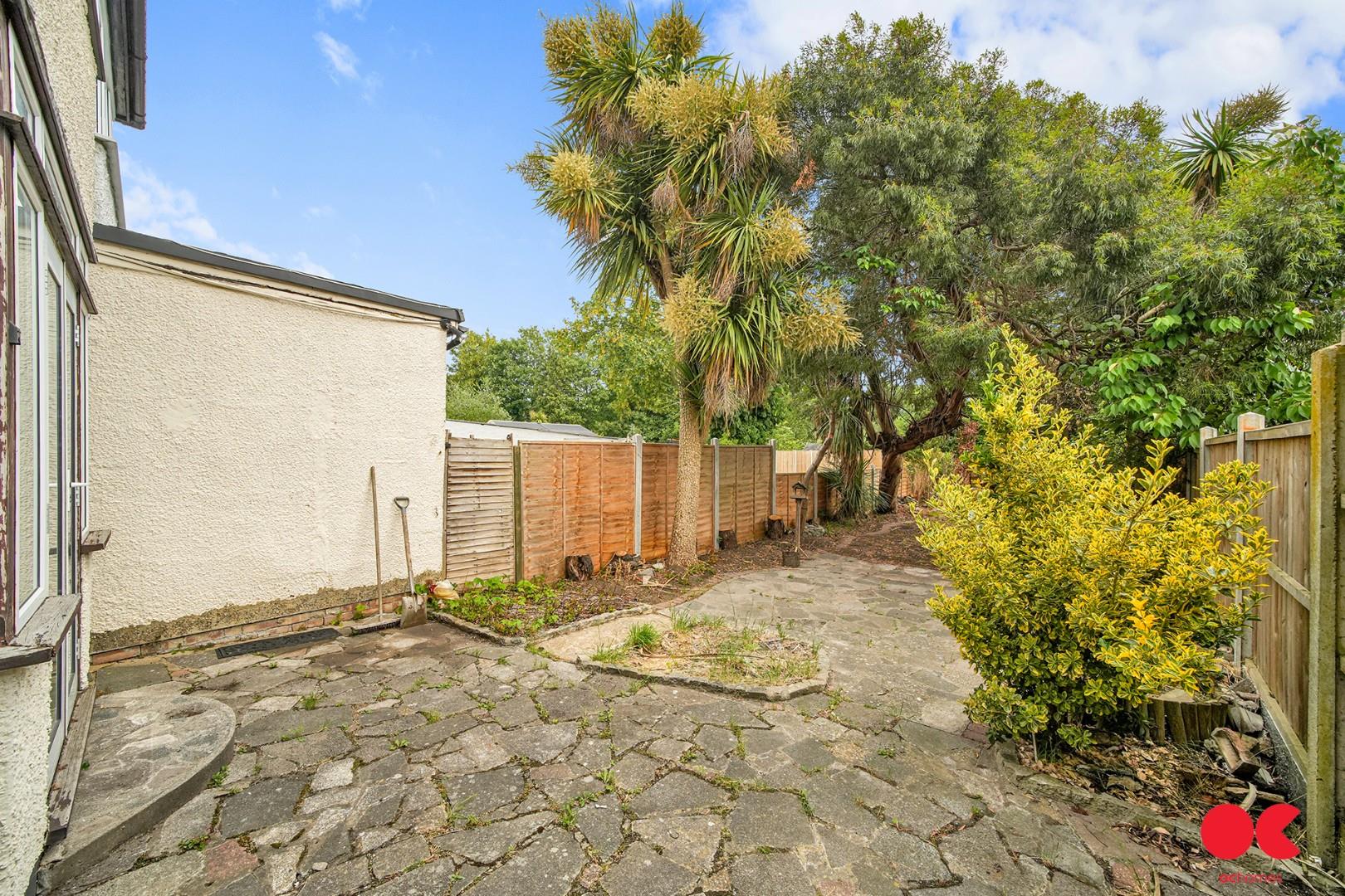 3 bed terraced house to rent in Carlton Road, Gidea Park  - Property Image 14