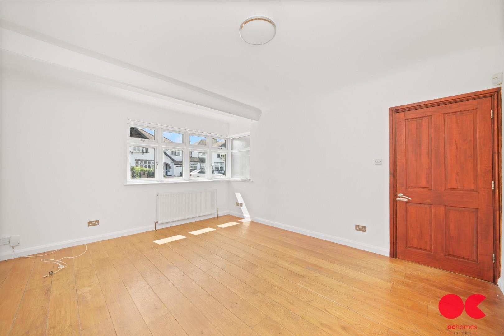 4 bed semi-detached house for sale in Pettits Lane, Romford  - Property Image 28