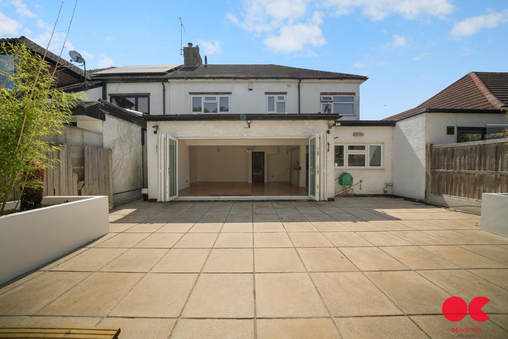 4 bed semi-detached house for sale in Pettits Lane, Romford  - Property Image 8