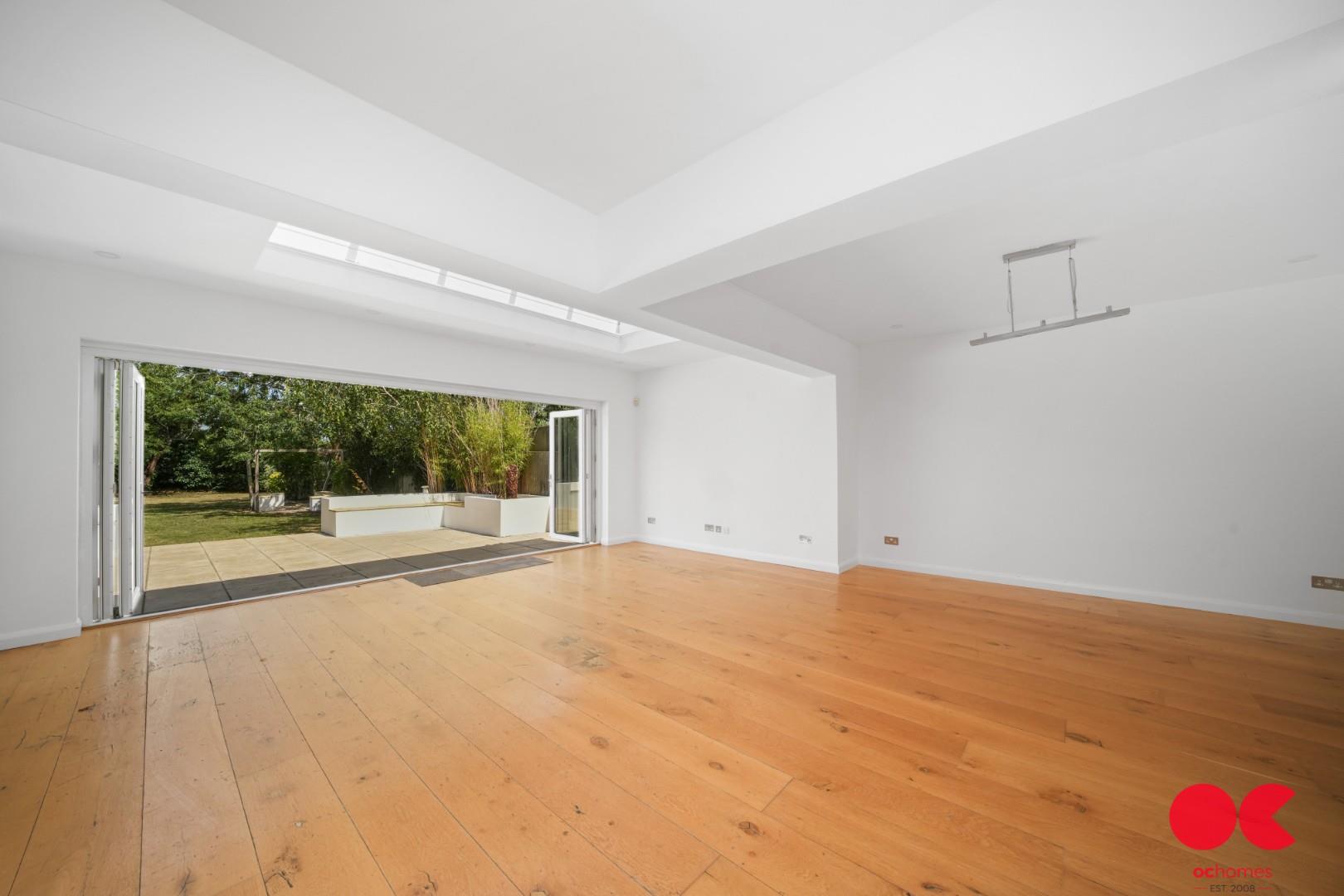 4 bed semi-detached house for sale in Pettits Lane, Romford  - Property Image 2