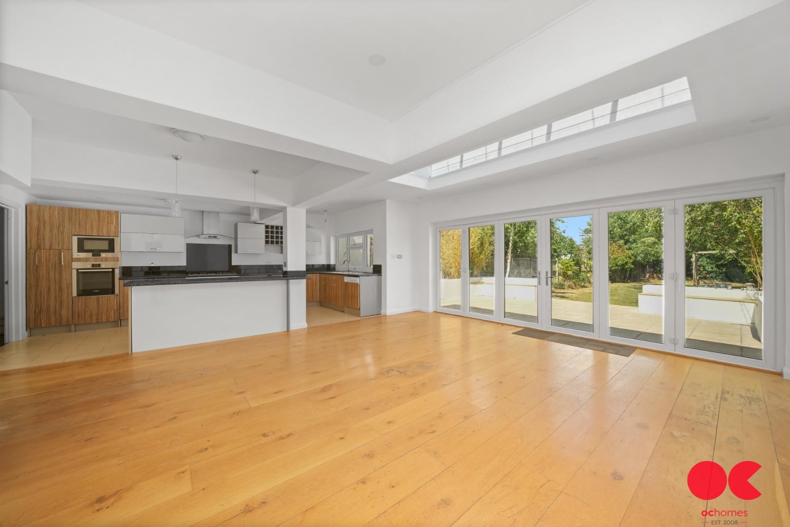 4 bed semi-detached house for sale in Pettits Lane, Romford  - Property Image 24