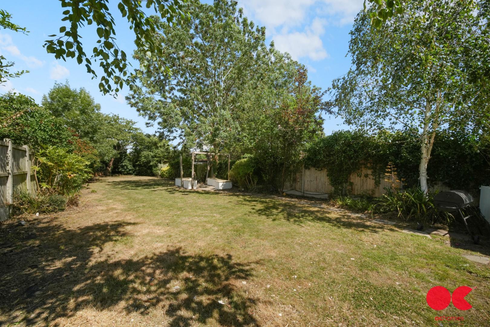 4 bed semi-detached house for sale in Pettits Lane, Romford  - Property Image 33