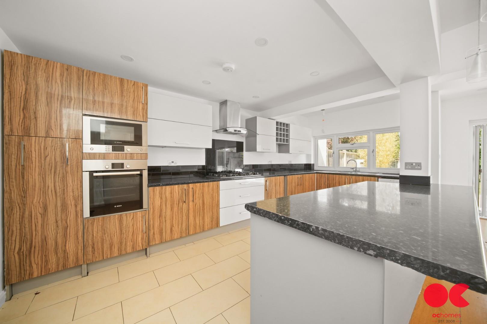 4 bed semi-detached house for sale in Pettits Lane, Romford  - Property Image 10