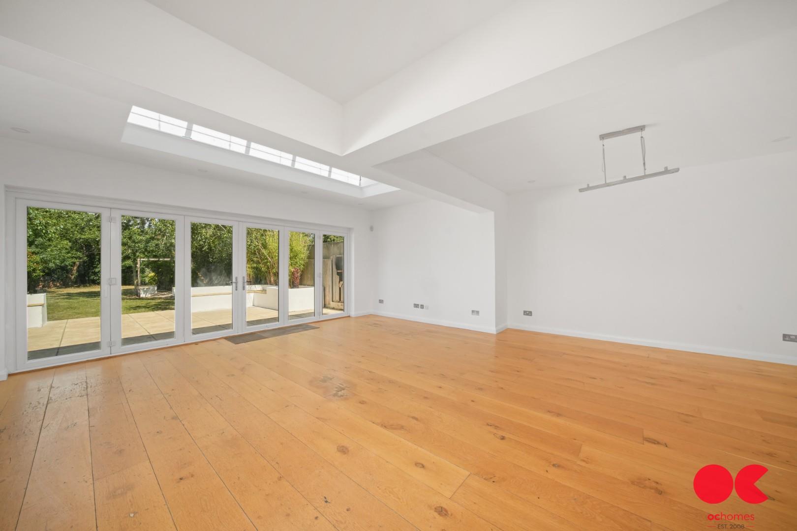 4 bed semi-detached house for sale in Pettits Lane, Romford  - Property Image 19