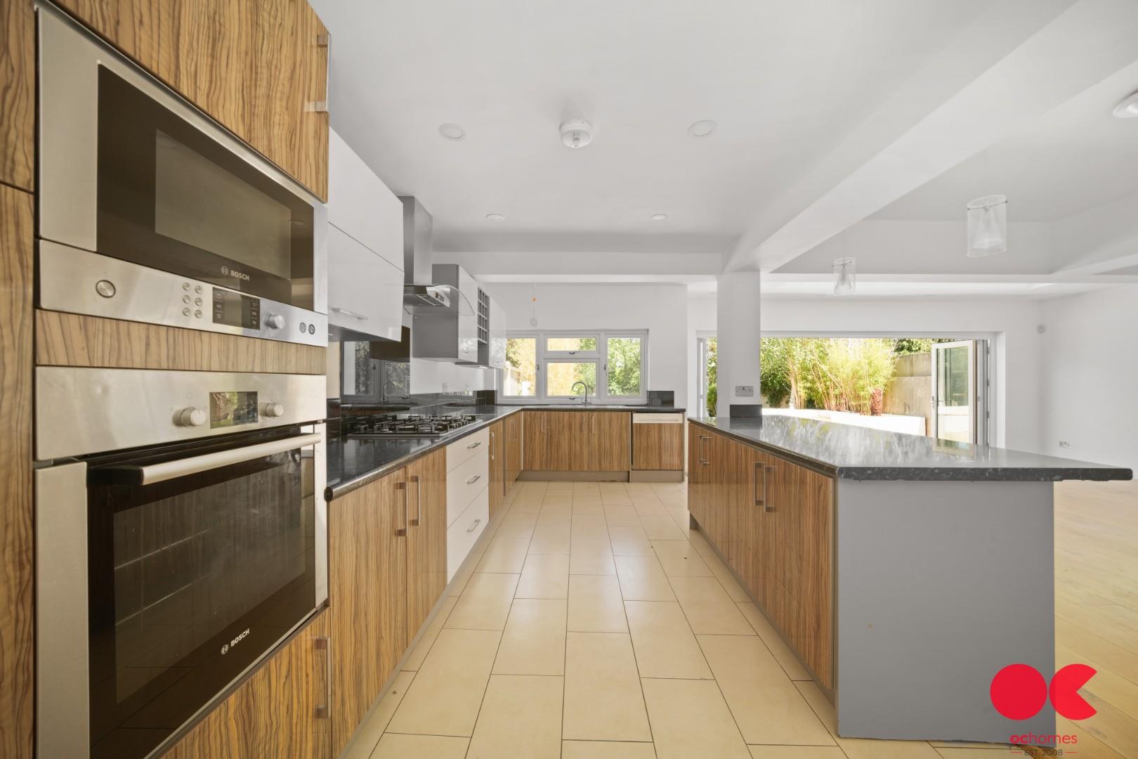 4 bed semi-detached house for sale in Pettits Lane, Romford  - Property Image 16