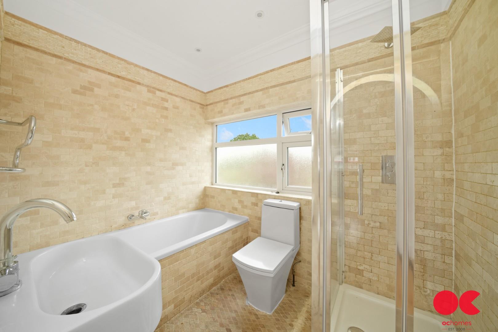 4 bed semi-detached house for sale in Pettits Lane, Romford  - Property Image 9