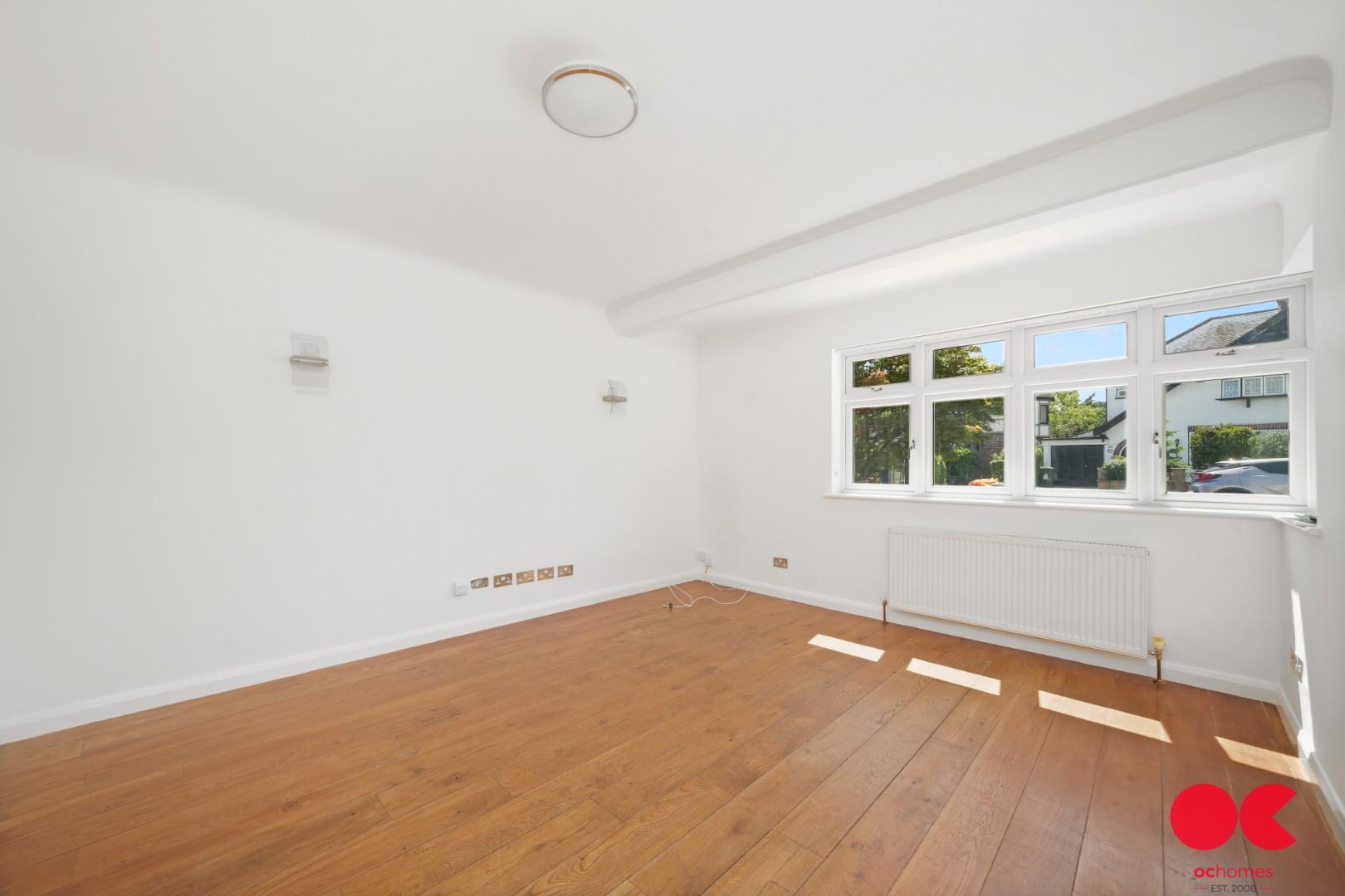 4 bed semi-detached house for sale in Pettits Lane, Romford  - Property Image 23