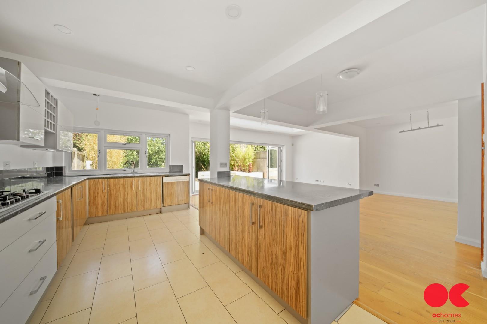 4 bed semi-detached house for sale in Pettits Lane, Romford  - Property Image 27