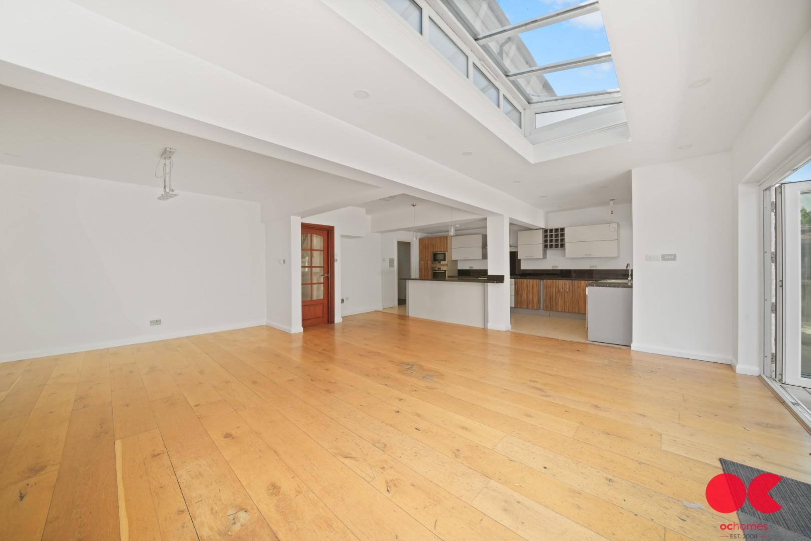 4 bed semi-detached house for sale in Pettits Lane, Romford  - Property Image 15