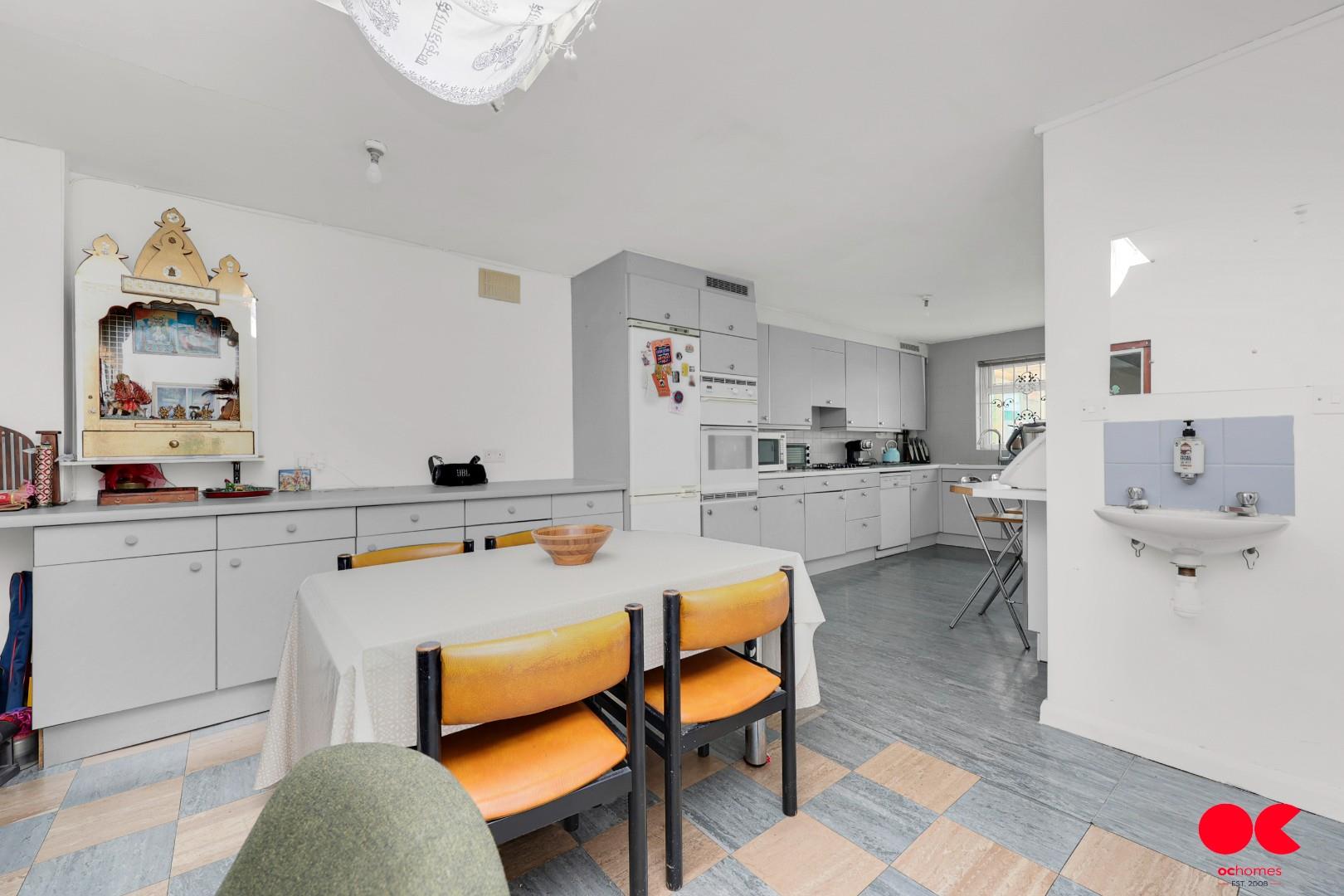 Commercial property for sale in High Street North, London 14