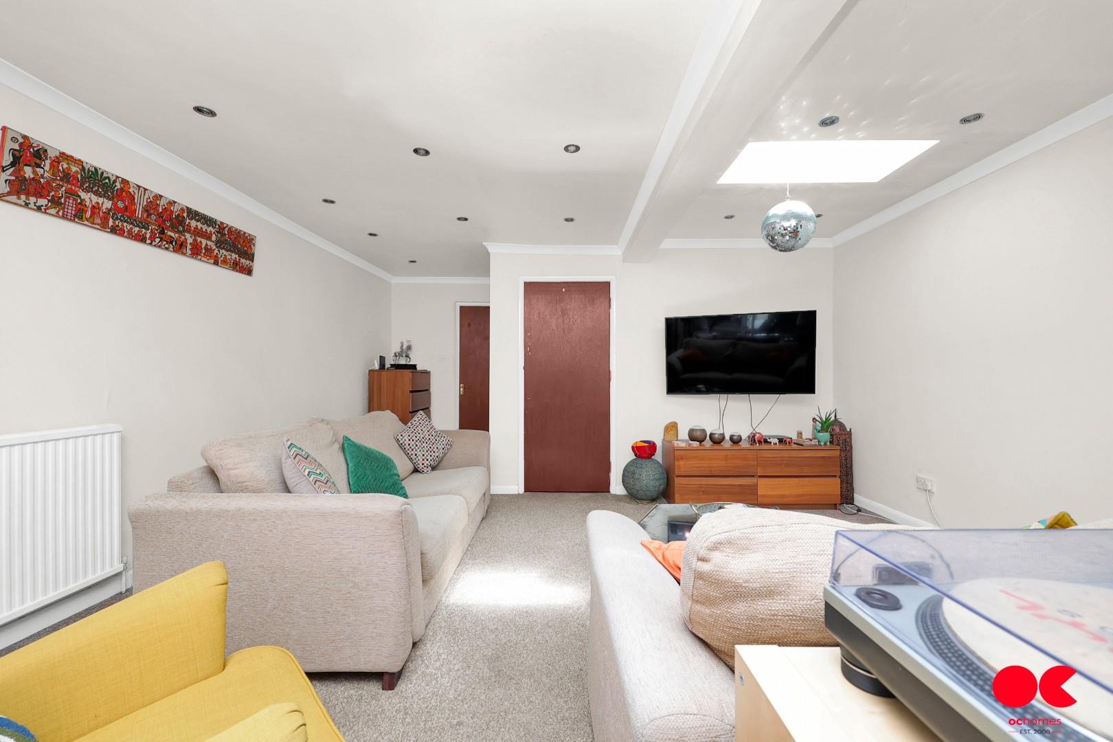 Commercial property for sale in High Street North, London 13