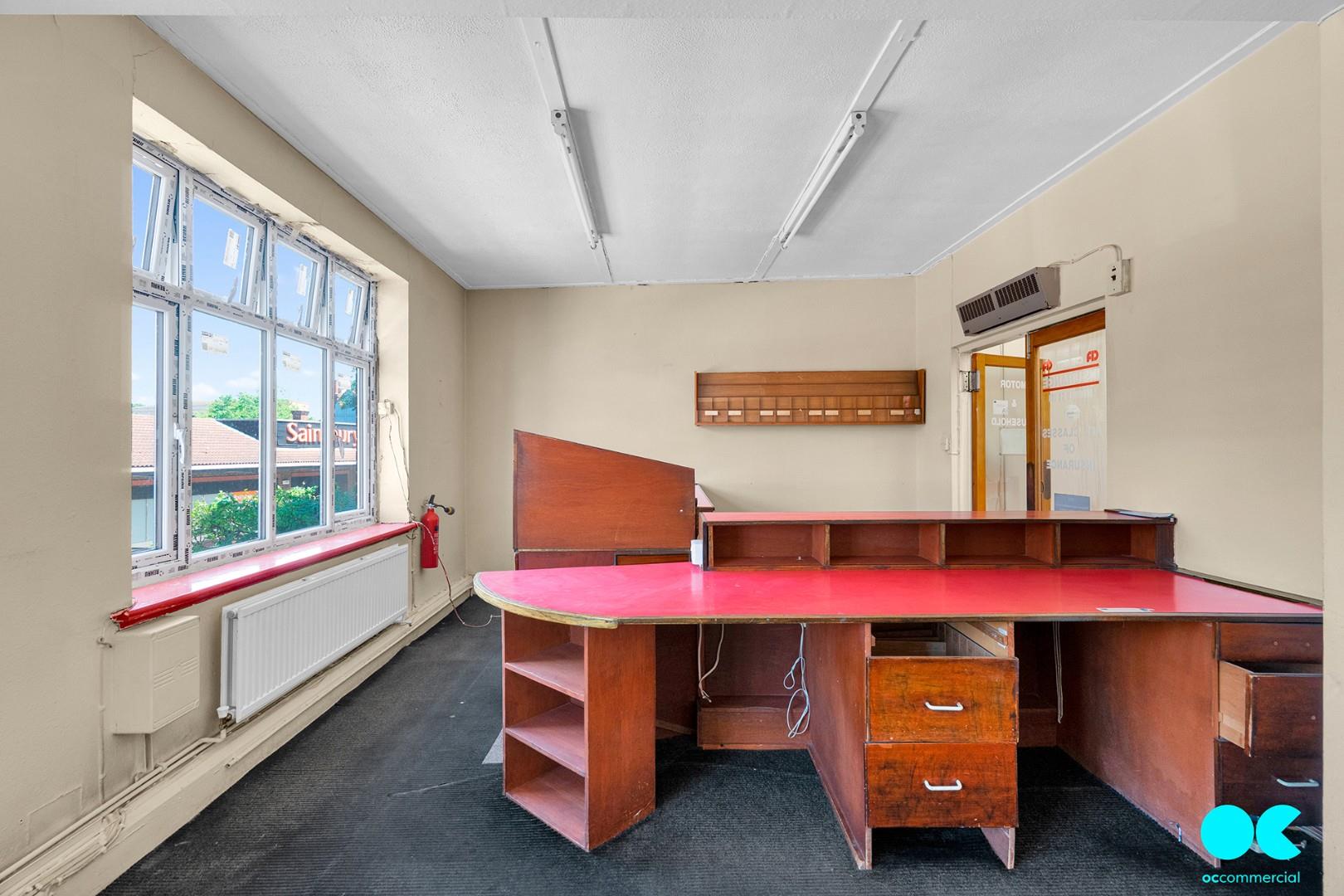 Commercial property to rent in High Street, Hornchurch 5