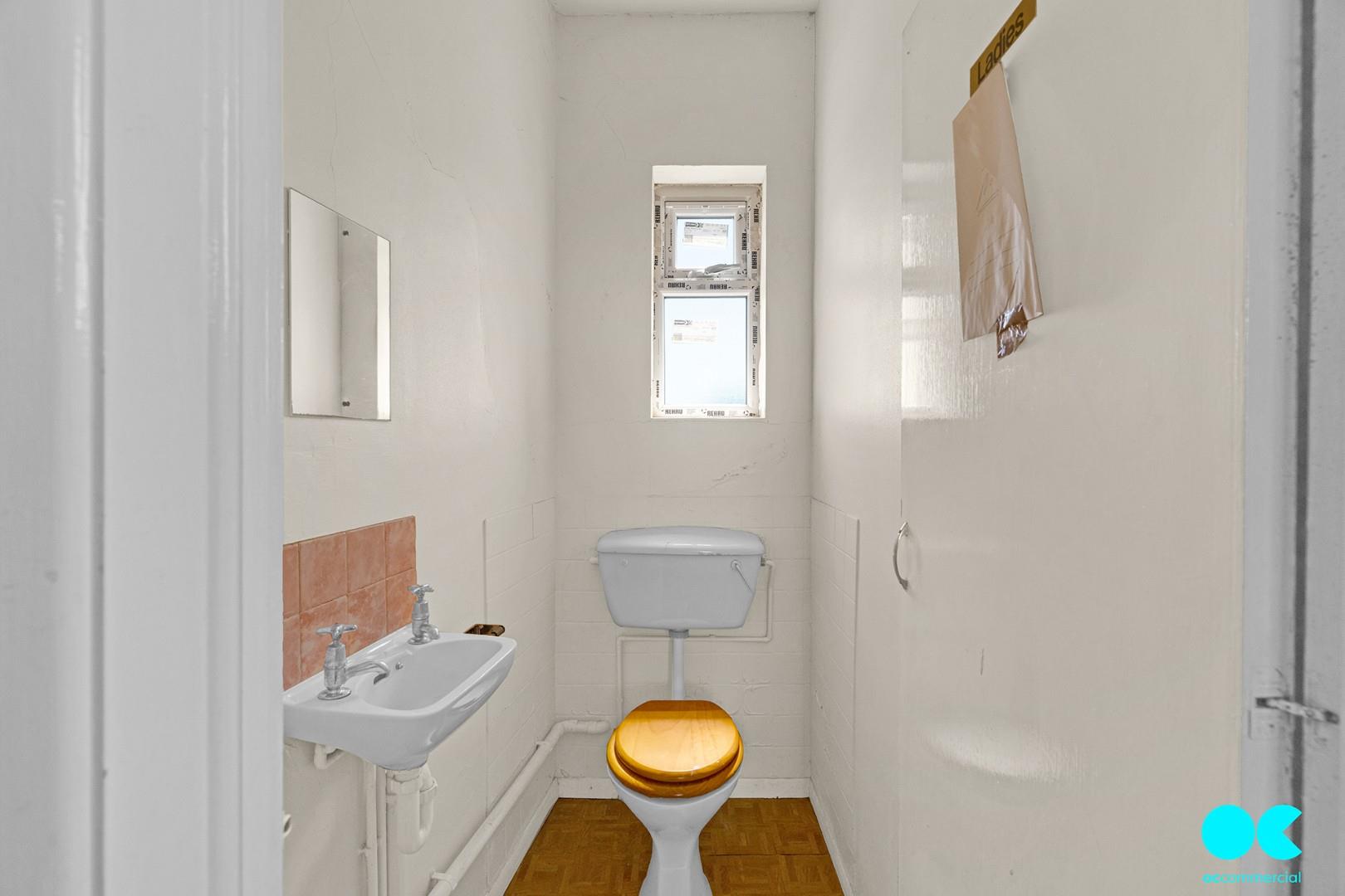 Commercial property to rent in High Street, Hornchurch 15