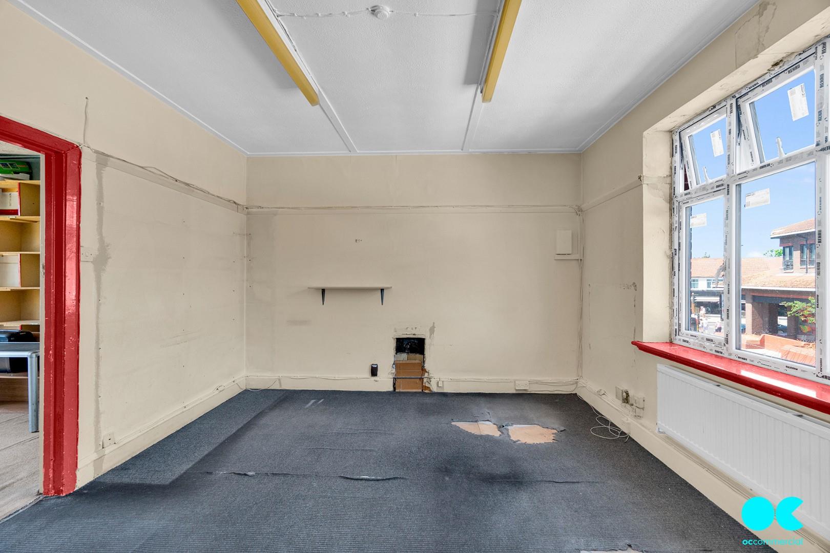 Commercial property to rent in High Street, Hornchurch 7