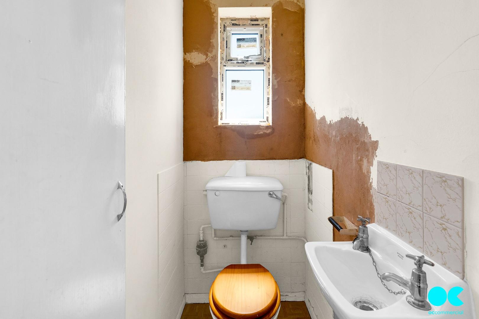 Commercial property to rent in High Street, Hornchurch 16