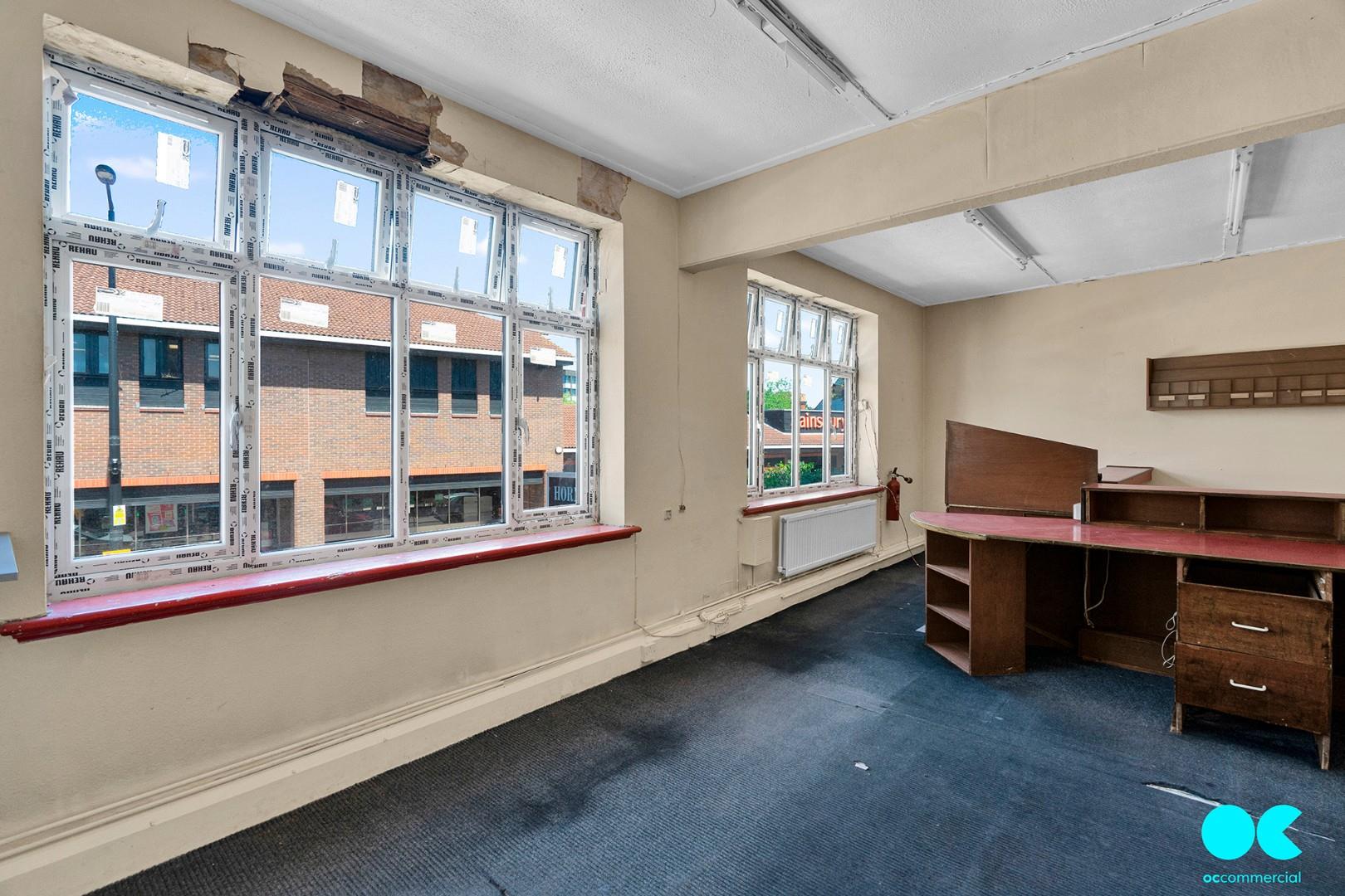 Commercial property to rent in High Street, Hornchurch 8