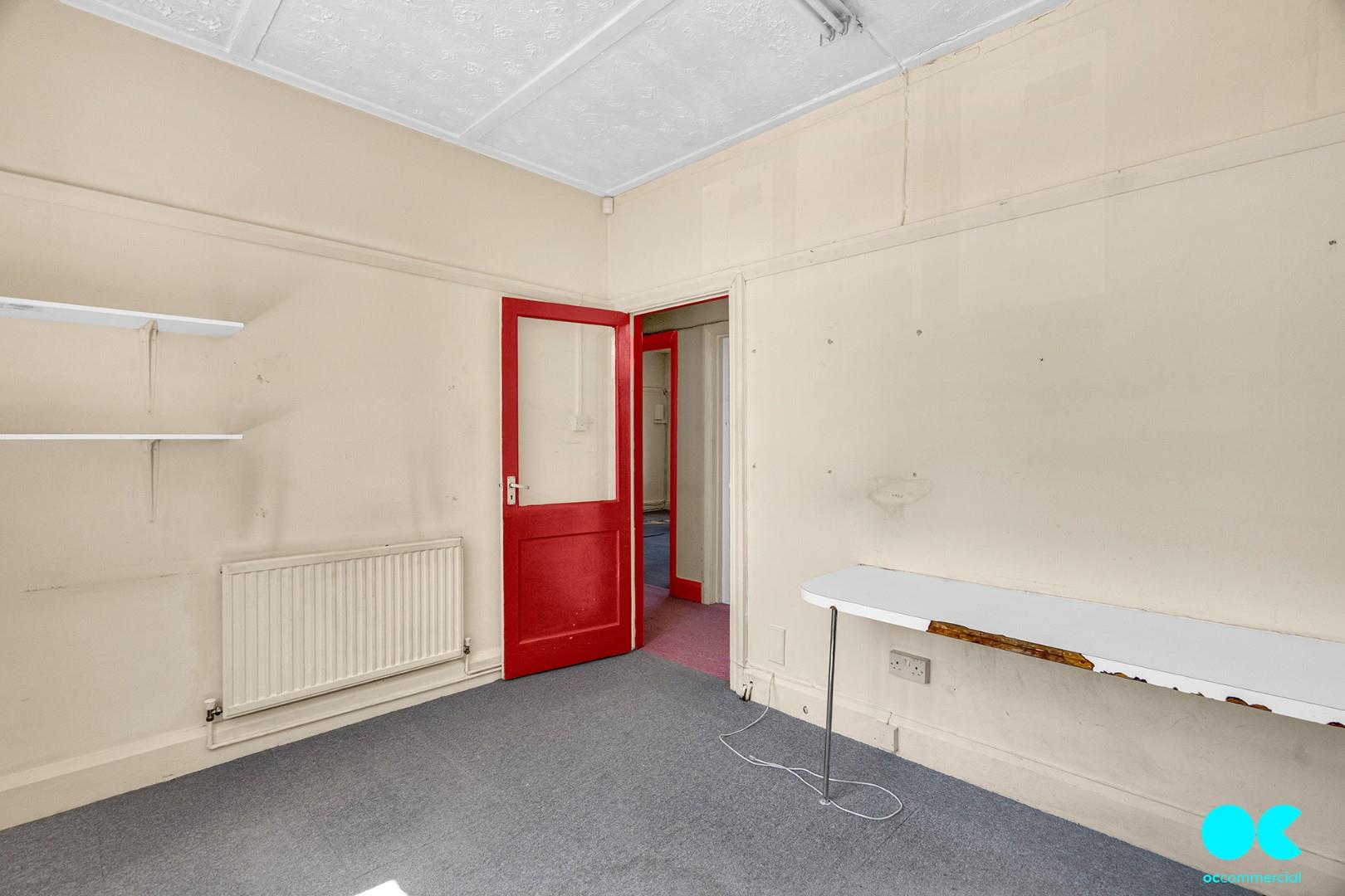 Commercial property to rent in High Street, Hornchurch 14