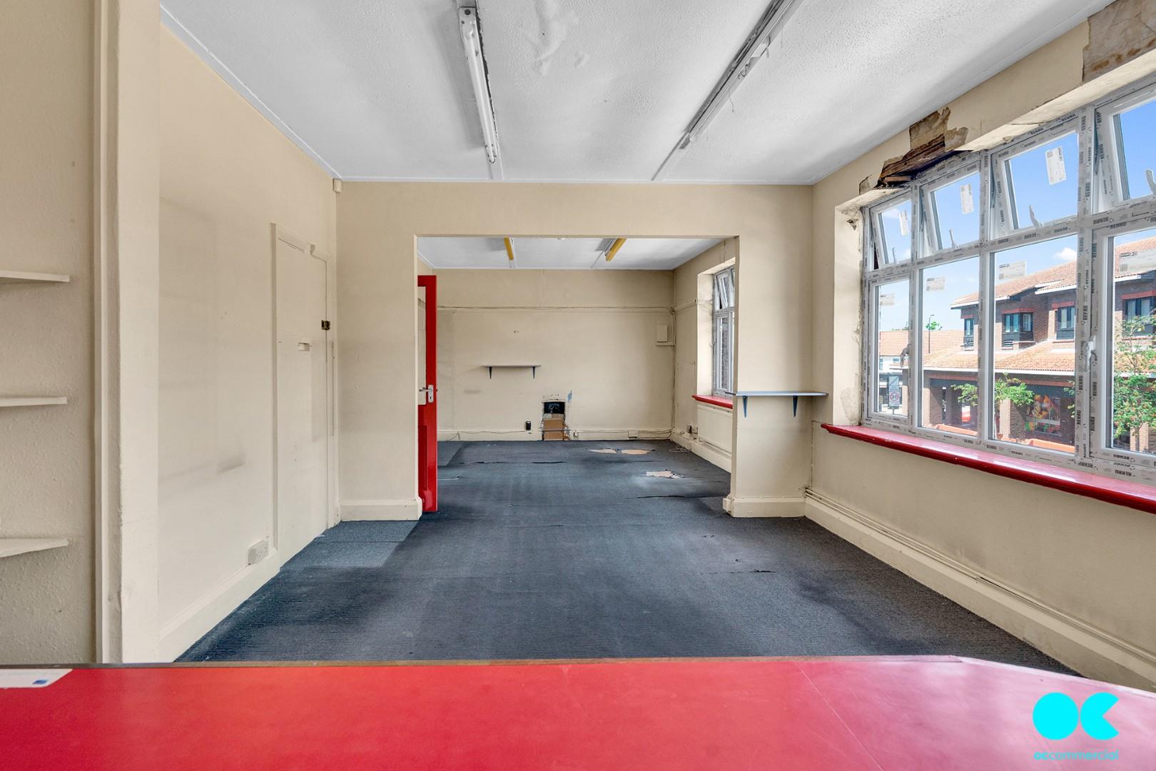 Commercial property to rent in High Street, Hornchurch 3