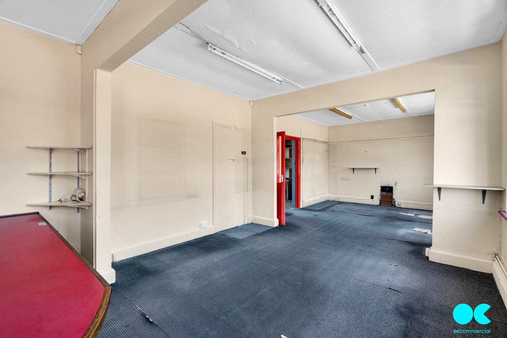 Commercial property to rent in High Street, Hornchurch 4