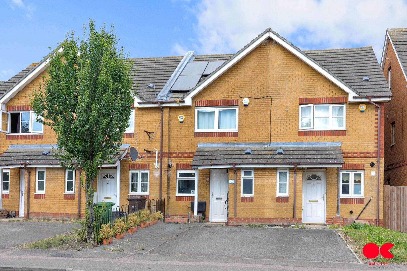 2 bed terraced house to rent in Mallards Road, Barking, IG11