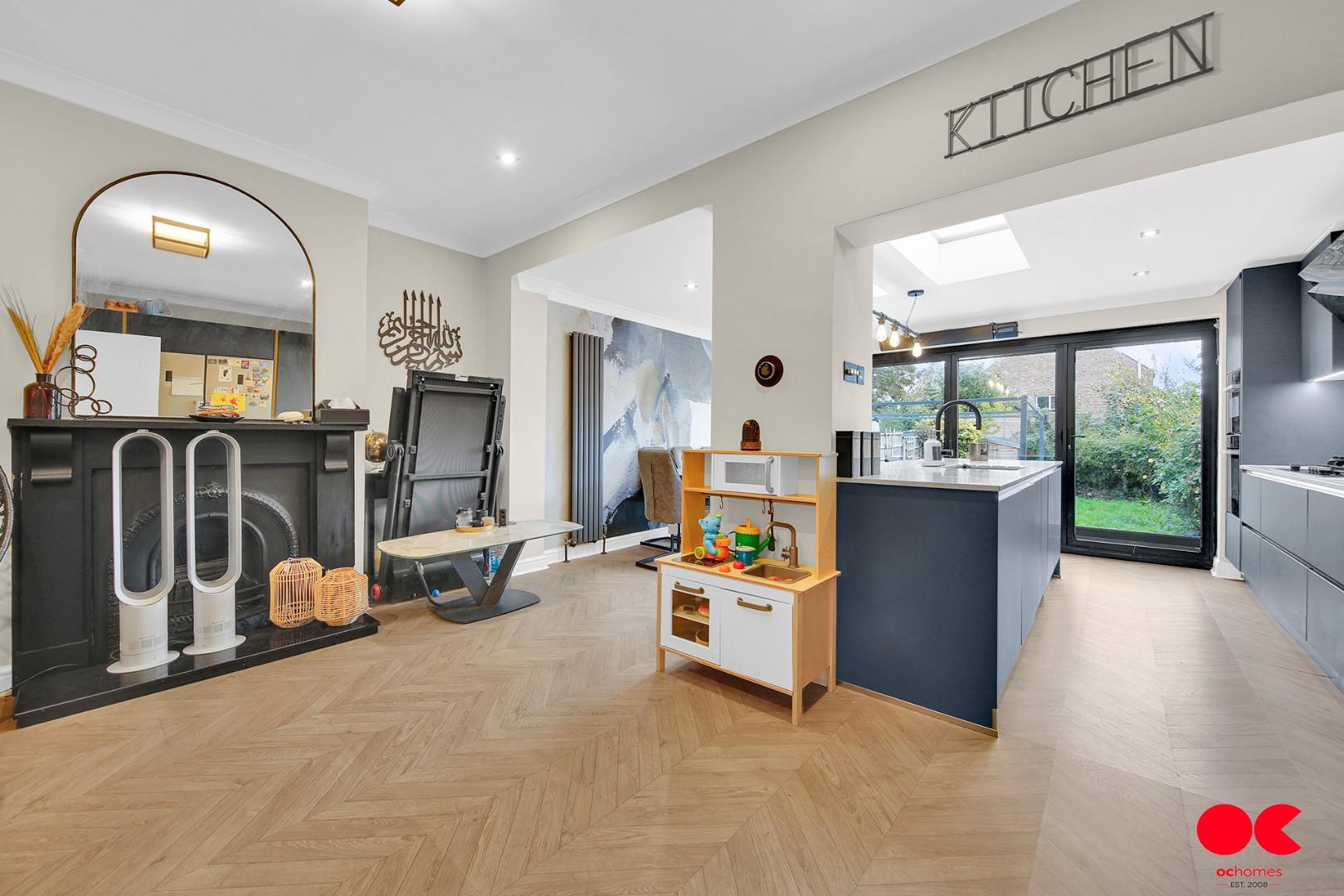 3 bed semi-detached house for sale in Hornchurch Road, Hornchurch  - Property Image 1