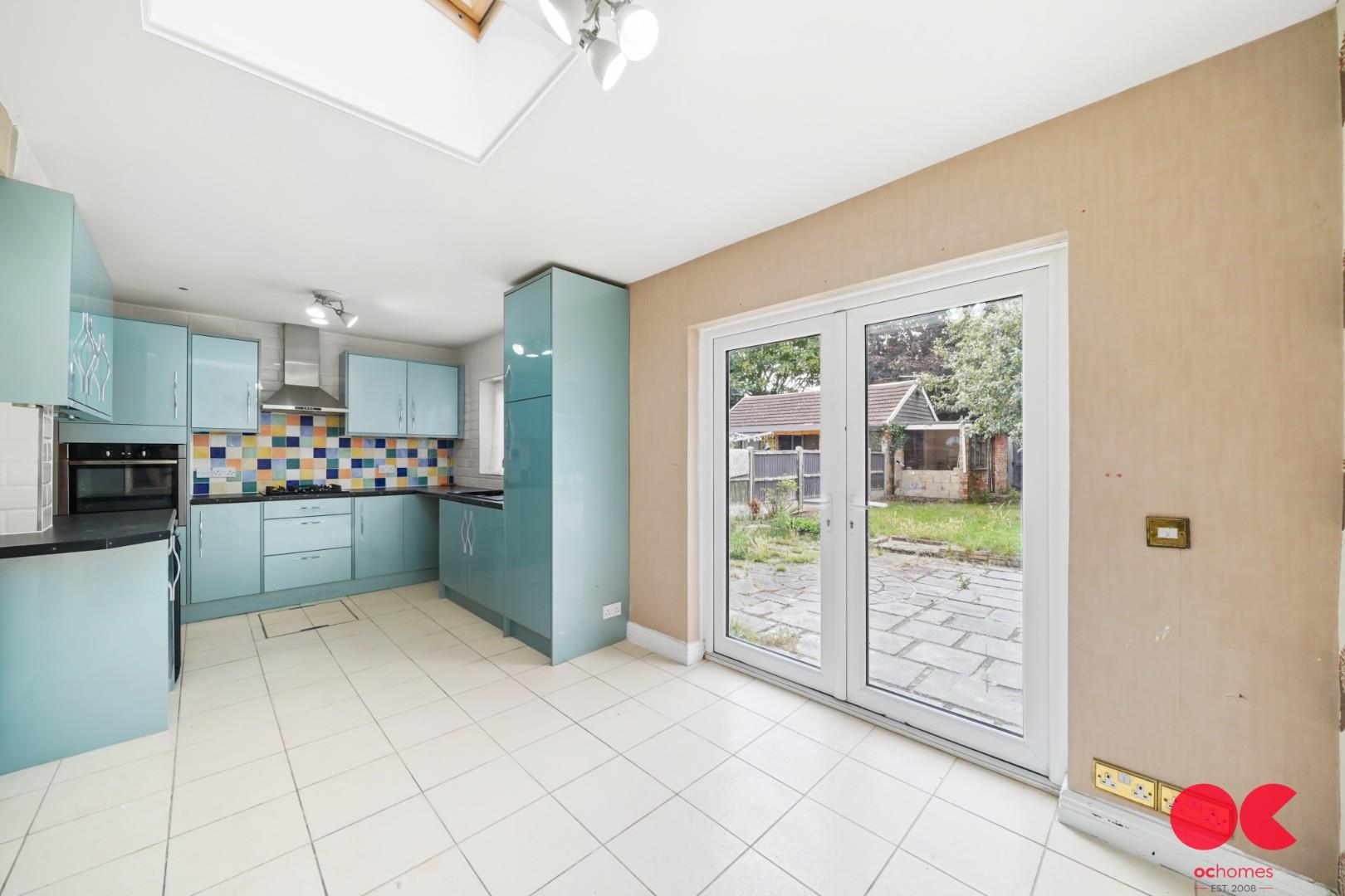 4 bed end of terrace house for sale in Linley Crescent, Romford  - Property Image 4