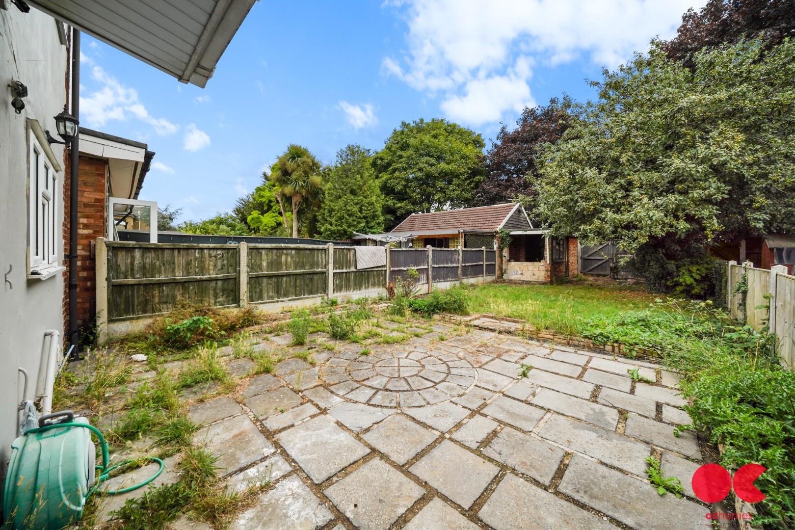 4 bed end of terrace house for sale in Linley Crescent, Romford  - Property Image 5