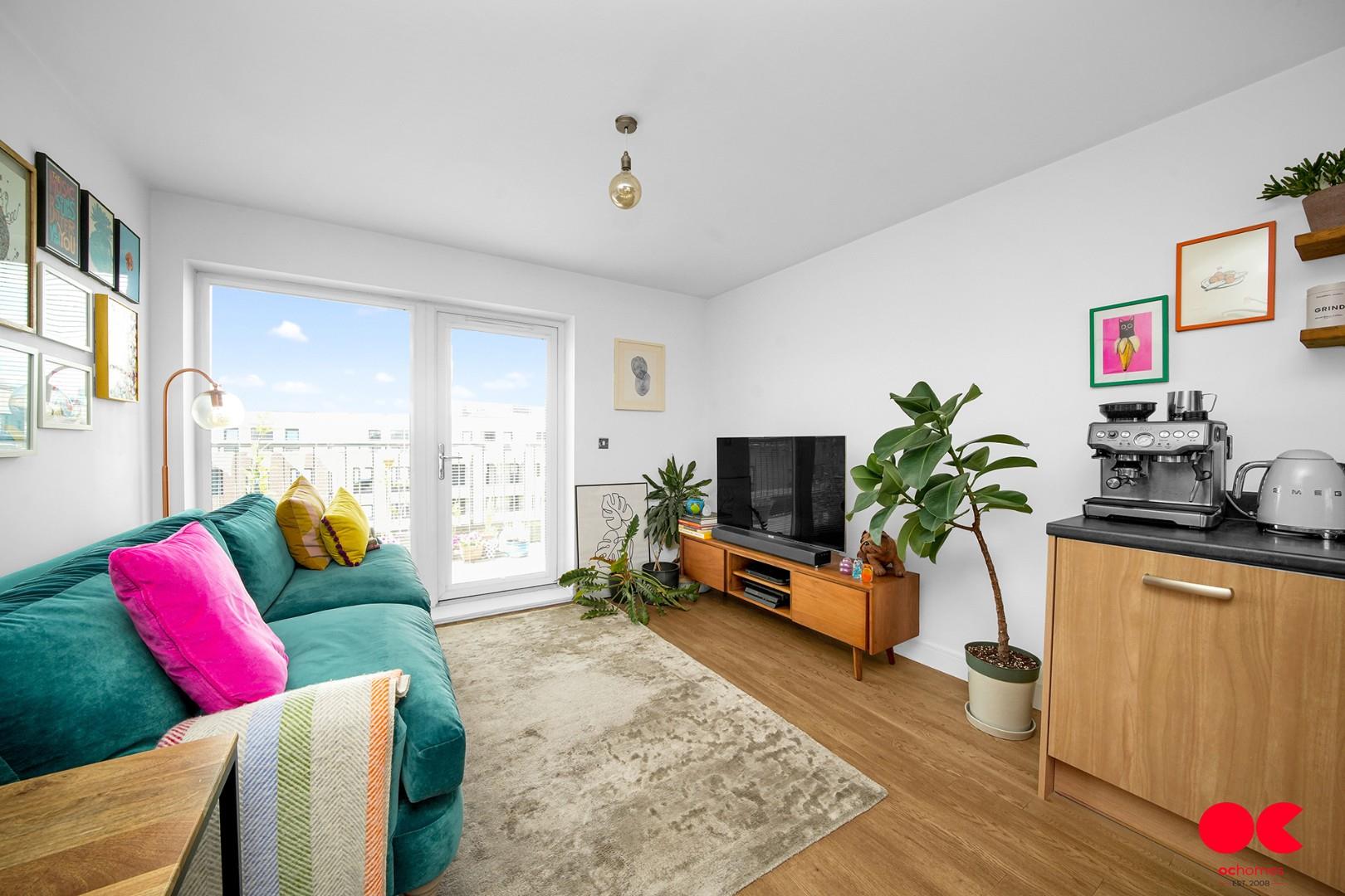 2 bed flat for sale in Maxwell Road, Romford  - Property Image 1