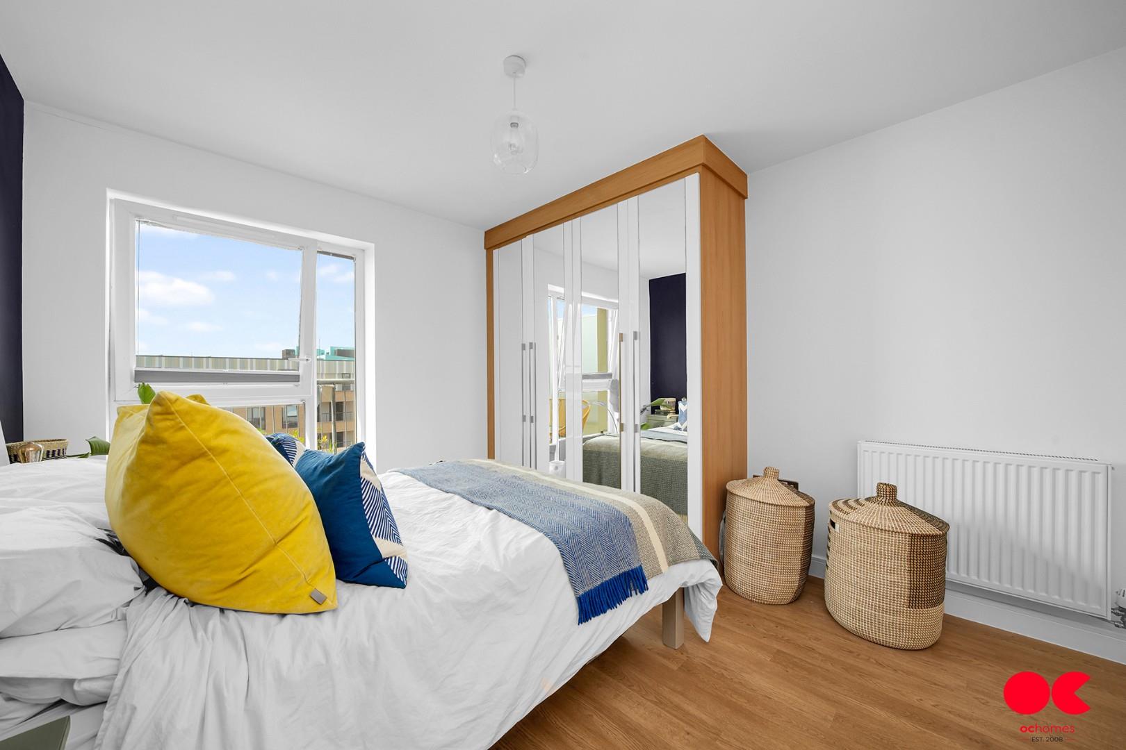 2 bed flat for sale in Maxwell Road, Romford  - Property Image 5