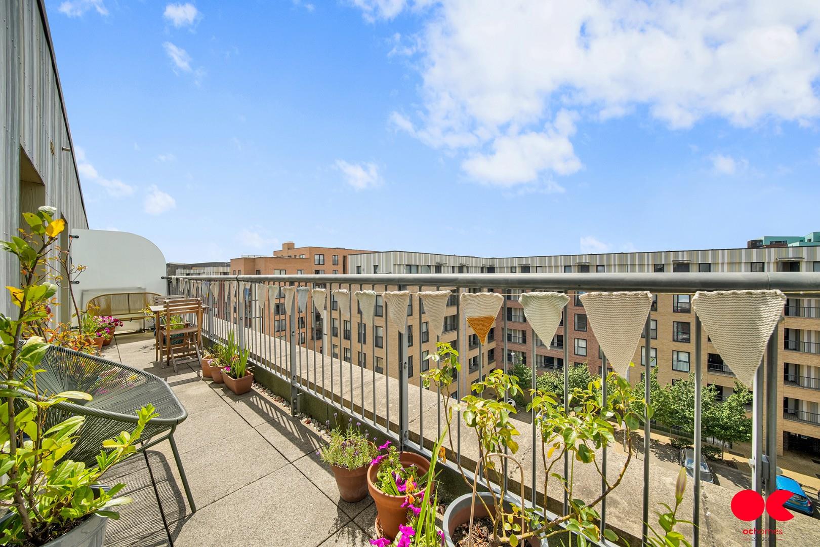 2 bed flat for sale in Maxwell Road, Romford  - Property Image 4
