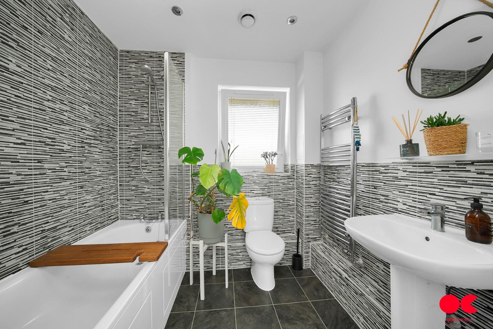 2 bed flat for sale in Maxwell Road, Romford  - Property Image 7