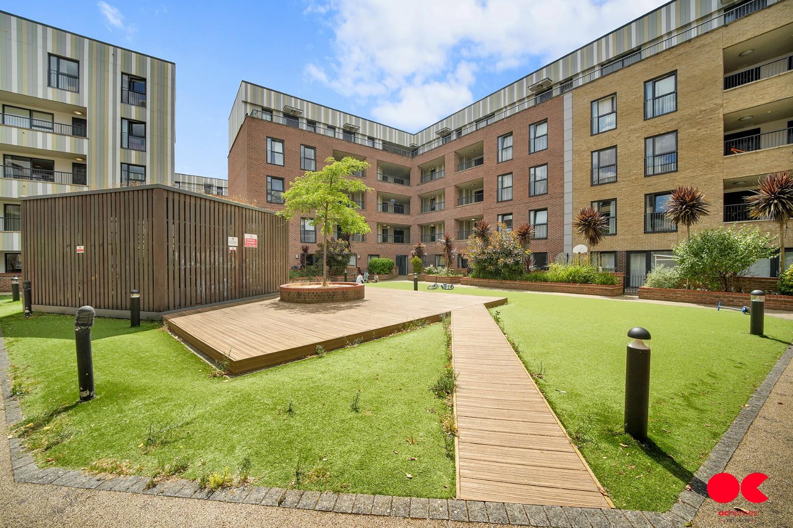 2 bed flat for sale in Maxwell Road, Romford  - Property Image 12
