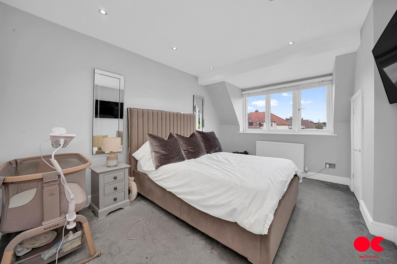 3 bed semi-detached house for sale in Parkside Avenue, Romford  - Property Image 34