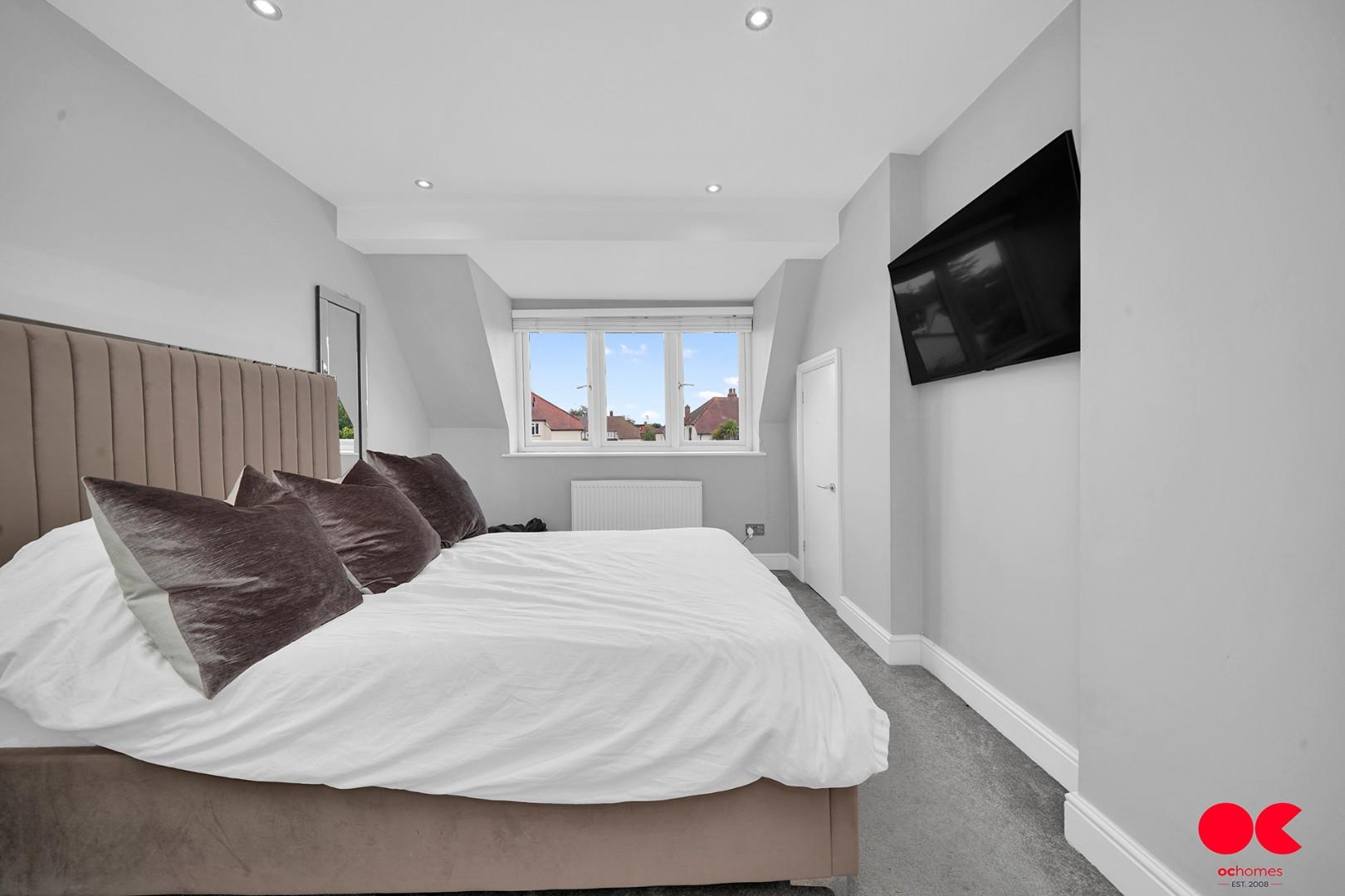 3 bed semi-detached house for sale in Parkside Avenue, Romford  - Property Image 29