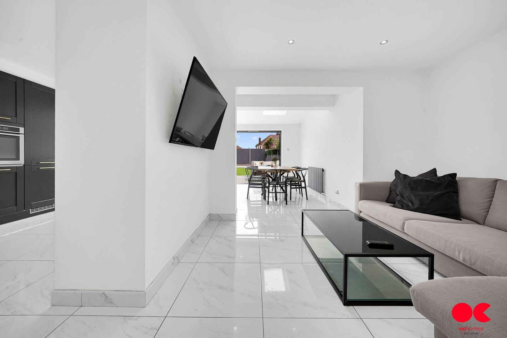 3 bed semi-detached house for sale in Parkside Avenue, Romford  - Property Image 9