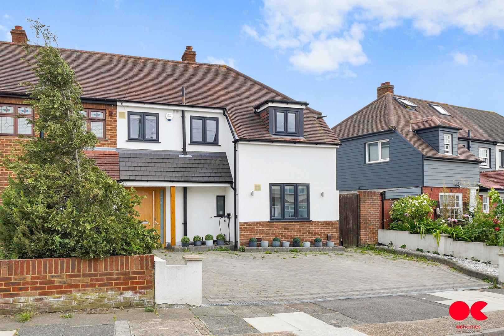 3 bed semi-detached house for sale in Parkside Avenue, Romford  - Property Image 38